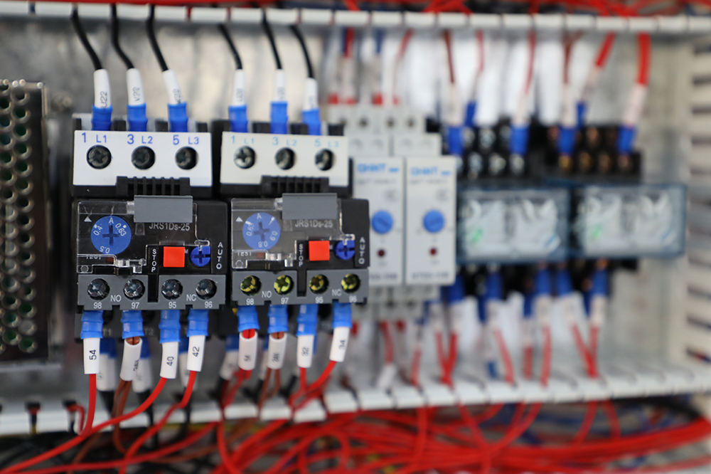 常規(guī)塑殼斷路器具備哪些基本配置和功能？